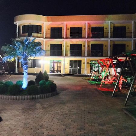 Hotel Danelyan Pizunda Exterior photo